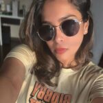 Keerthi shanthanu Instagram – With shades or without?? 😎🤔

#mood #goldenhour #me #kiki