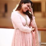 Keerthi shanthanu Instagram - Blushing Peach🦩✨ #audiolaunch #host Outfit : @savinidii_official Photography : @udaya_kaptures