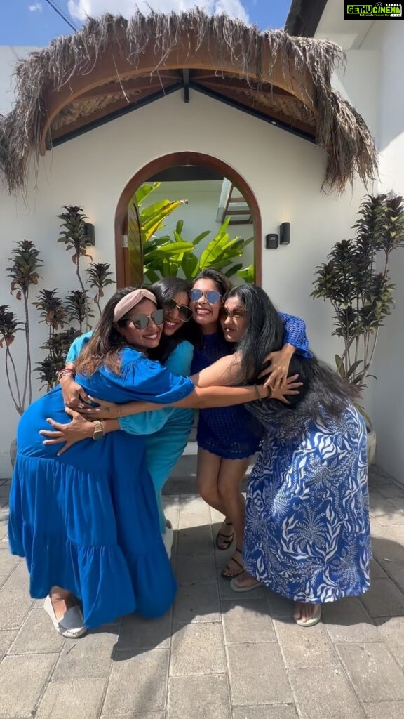 Keerthi shanthanu Instagram - Wooow watteyy walk & jump by us 😅🤣🤪 @mahuvnish @gayathriraguramm @sulujeeva 🩵💙 😂 Comment ur fav walk 🤣😂😂😅😂😂 #prettygirls #walklikeus #huggy #bali #blue