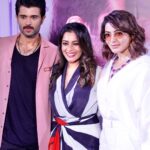 Keerthi shanthanu Instagram - When ur crushed in between two Heartthrobs 💕🔥 too much to handle @thedeverakonda & @samantharuthprabhuoffl Such a pleasure to interact with both of you 💕 #kushi Thanx to the sweetest production house @mythriofficial & @proyuvraaj 💕 Wearing : @shilpavummiti #happy
