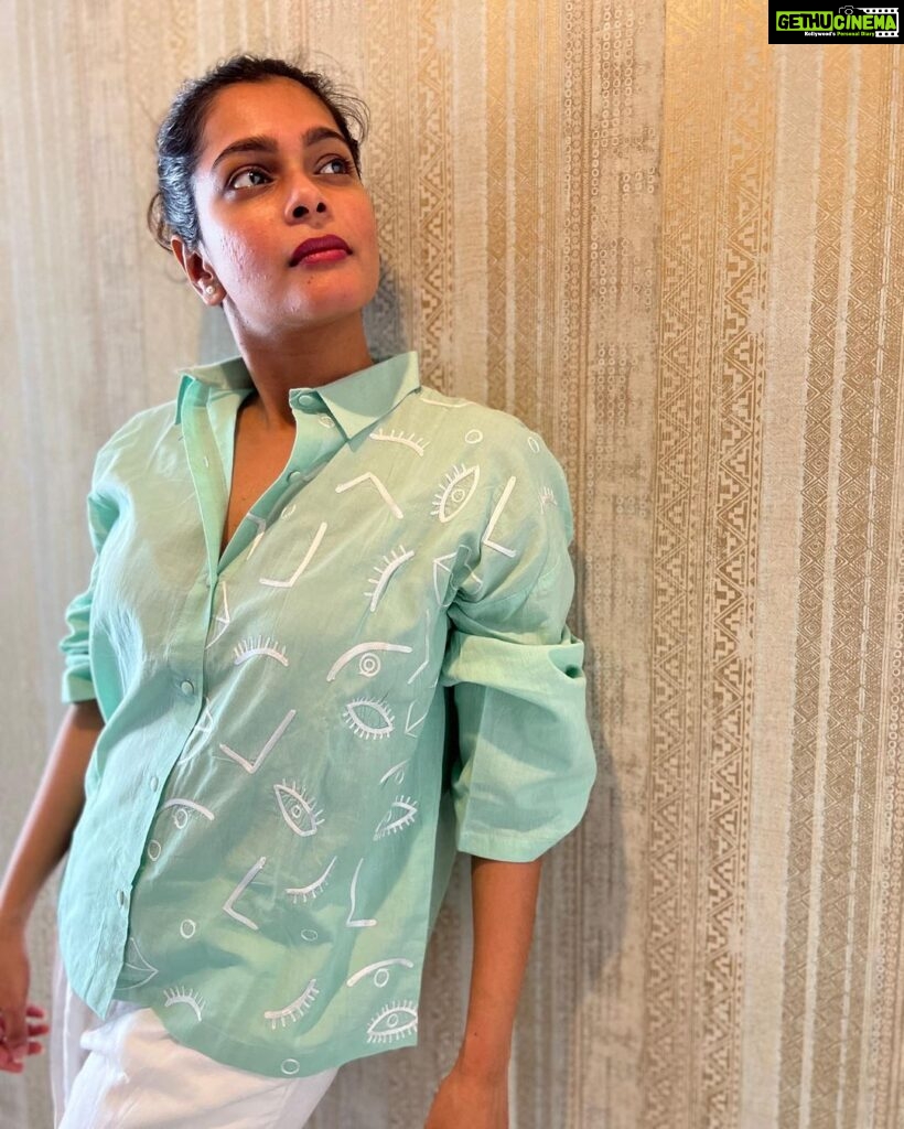 Keerthi shanthanu Instagram - 🤍 Simplicity is a beautiful thing❕ Soft comfy cotton shirt from @aloehouseindia 🌿