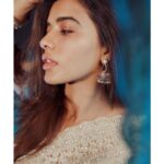 Ketika Sharma Instagram - Au clair de lune 🌗 Styled by @rashmitathapa Wearing @sabaahat Jewellery @amrapalijewels Shot by @puchi.photography HMU @makeuphairbyrahul Draping @deparsalon #brotheavatar #prereleaseevent #promotional #look #whitetheme #brotheavatarfromjuly28🌀