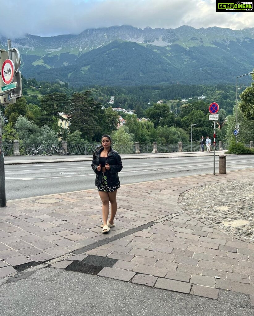 Ketika Sharma Instagram - Alexa play #jaanavule 🥰 #random #attachments #shoot #locations #innsbruck #austria #bts Innsbruck, Austria