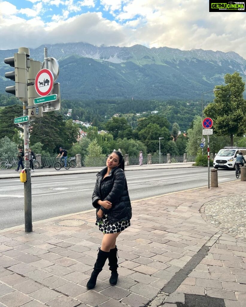 Ketika Sharma Instagram - Alexa play #jaanavule 🥰 #random #attachments #shoot #locations #innsbruck #austria #bts Innsbruck, Austria
