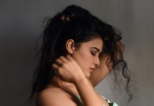 Ketika Sharma Instagram - “Aren’t you something to admire? ‘Cause you’re shinning something like a mirror and I can’t help but notice, you reflecting this heart of mine” - “mirrors” by Justin R Timberlake. Pictures by @shazzalamphotography 💫 #favoritesong #deep #real #words #mirrors #reflection #vulnerability
