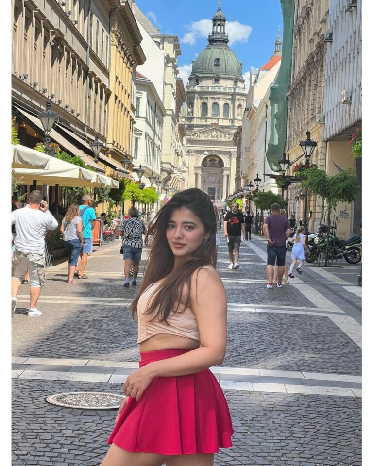 Ketika Sharma Instagram - The gorgeous Budapest 💖 #tb #hungary #budapest #day #tour Budapest, Hungary