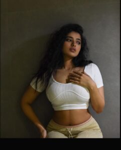 Ketika Sharma Instagram - Oh Sunday. 

📸- @shazzalamphotography (#lovethem )🔥✨💛 

#sunday #instapic #portrait #love #sundayvibes #loveandlight