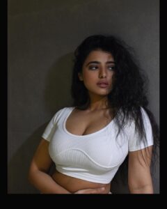 Ketika Sharma Instagram - Oh Sunday. 

📸- @shazzalamphotography (#lovethem )🔥✨💛 

#sunday #instapic #portrait #love #sundayvibes #loveandlight