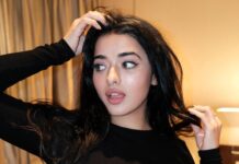 Ketika Sharma Instagram - aime et être aimé 💝 @pranav.foto #portrait #mood #moodboard