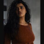 Ketika Sharma Instagram – “Her aura is made of poetry, roses and galaxies”
#portrait @shazzalamphotography 🙌🏼 

#portraitstream #moodboard #art #artwork #sunshades #shadowart