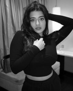 Ketika Sharma Instagram - aime et être aimé 💝

@pranav.foto 

#portrait #mood #moodboard