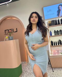 Ketika Sharma Instagram - Loving my hair @stayneu 💕

 #obsessing #favourite #place #so #needed #it #new #hairdo