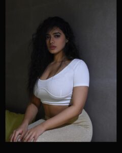 Ketika Sharma Instagram - Oh Sunday. 

📸- @shazzalamphotography (#lovethem )🔥✨💛 

#sunday #instapic #portrait #love #sundayvibes #loveandlight