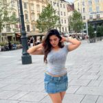 Ketika Sharma Instagram - Kaerntner Strasse 🦍 #throwback #vienna #austria #tb #dayout #with #momma