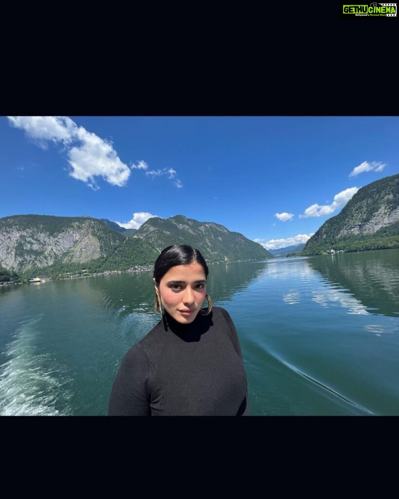 Ketika Sharma Instagram - I’m in a Sunday kinda love with #hallstatt the nature-heaven 😍 #hallstatt #austria #tb #sobeautiful #takemeback Hallstatt Lake