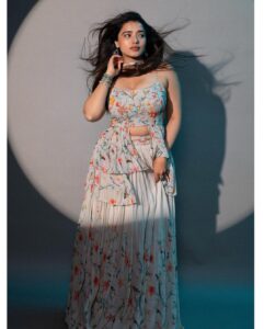 Ketika Sharma Instagram - Cutesy stuff 👽

Styled by @rashmitathapa
Wearing @kaastaanbydivaajain
Jewellery @spillthebead
Shot by @pearlvinestudio , team @whiteaurastudio
HMU @makeuphairbyrahul 

#styled #indowestern #ethnic