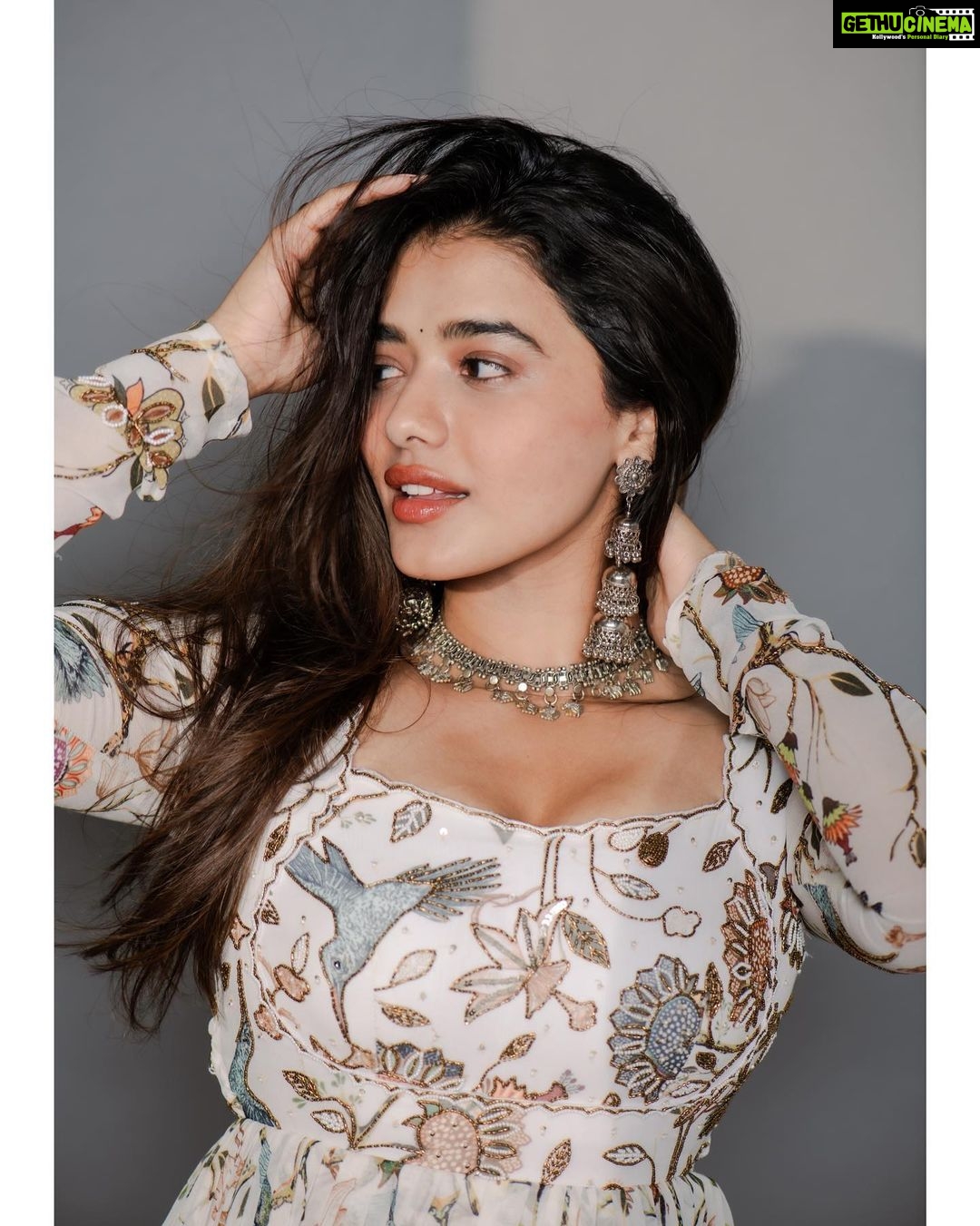 Ketika Sharma Instagram - π¦π€ Styled by @rashmitathapa Wearing @kaastaanbydivaajain Jewellery @spillthebead Shot by @pearlvinestudio ,team @whiteaurastudio Pictures edited by @puchi.photography HMU @makeuphairbyrahul #tb #styled #for #promotions #for #brotheavatar #nowintheaters