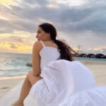 Kim Sharma Instagram - How much beauty in this 🌍 🫶🏻 #wellnessretreat @elenaspacompany #reels