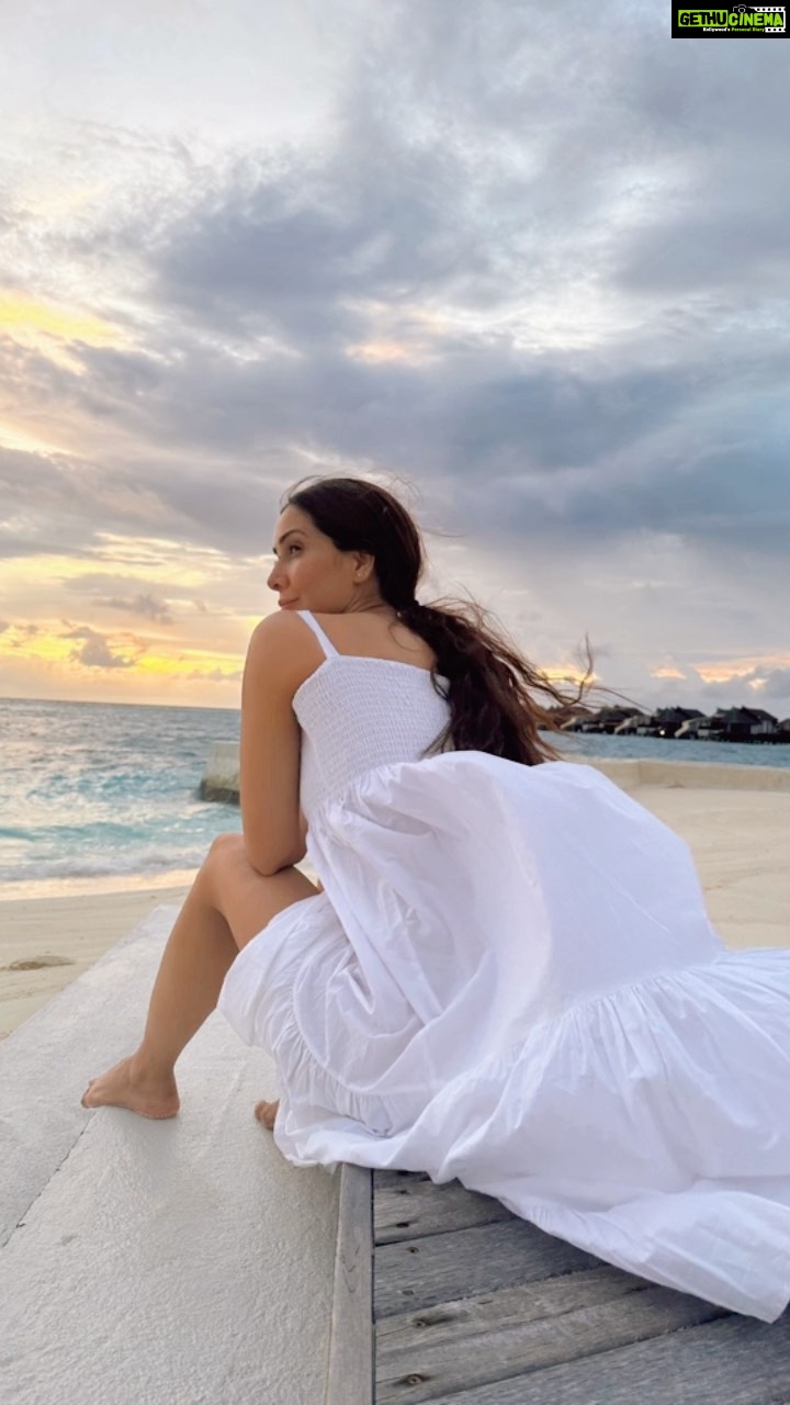 Kim Sharma Instagram - How much beauty in this π π«Άπ» #wellnessretreat @elenaspacompany #reels
