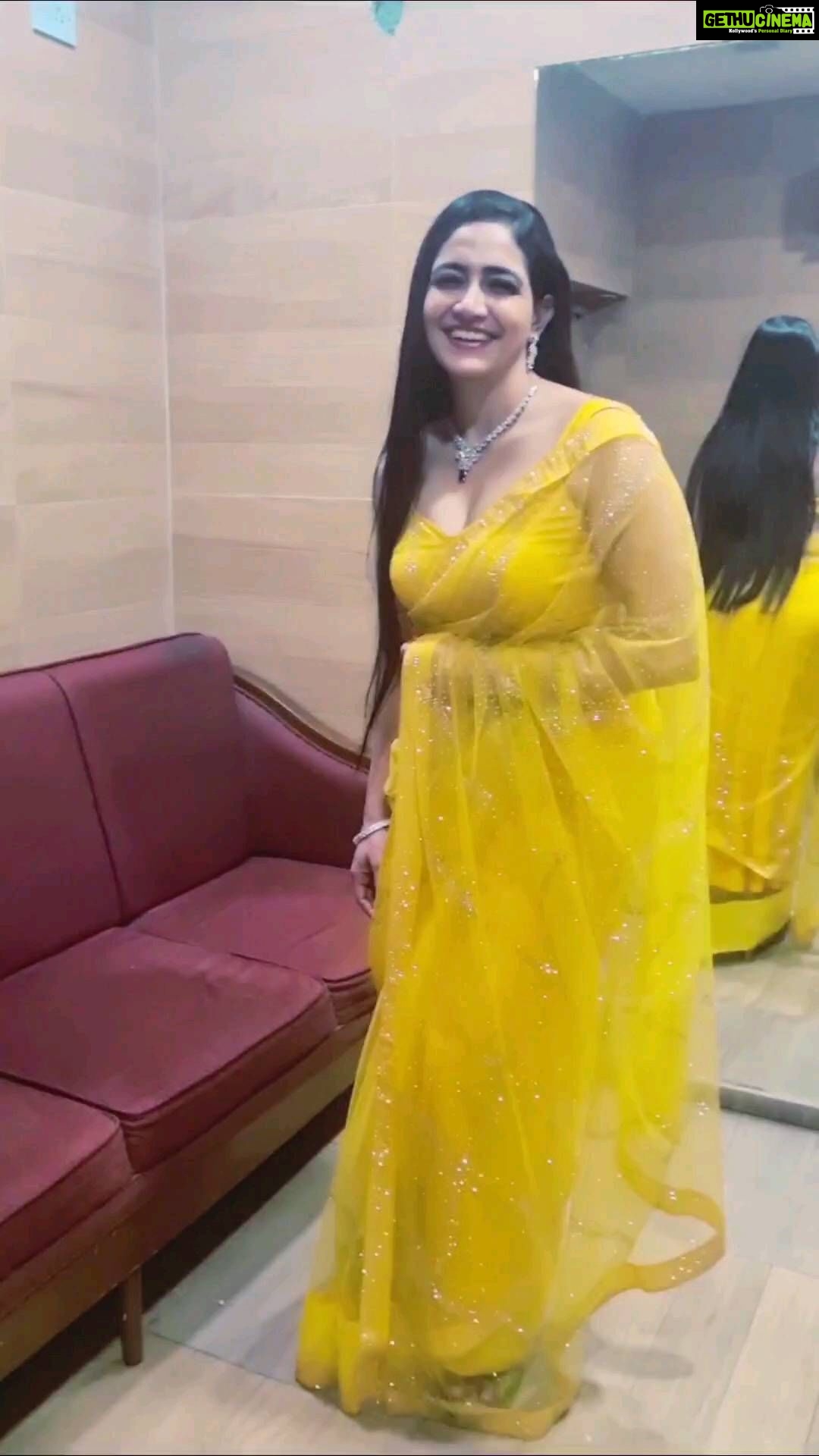 Komal Sharma Instagram - Follow your heart in everything you do #actresskomalsharma #actress #reels #sareelove #reelsinstagram #reel #trendingvideo #trendingaudio #trending #trendingnow