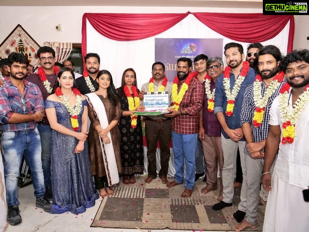 Komal Sharma Instagram - Friends my next movie Pendalum Kickstarted with Pooja. my sincere thanks to Thiraviyam Bala sir @focusbalasundaram , I am so proud to be led forward by a Person who is not only industry-renowned but is also an amazing human being who always thinking and caring about our society . It is a privilege to work under your leadership. Thank you! Your confidence in me is my biggest motivator. I'm proud to be a part of such a hardworking and innovative team My sincere gratitude to Director Satheesh B Saran sir @satheeshsaran06 Satheesh sir ur dedication and great vision for your extraordinary efforts in making this movie Pendalum an outstanding one. To be able to work under a director like you is a great honor. You elevate the workspace and the whole work experience. Your kindness, motivation, and support are just a few characteristics that make you the phenomenal director that you are today. We are extremely grateful for everything. My hearty wishes to entire cast and crew 😀🙏 @focusbalasundaram @surya_indrajit_films @teamaimpro @ramc.official @vijjith_official @actor_chaams
