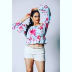 Komal Sharma Instagram - Feeling Cozy and Voguish are the best way to brew up the gorgeous appeal. @komalsharmaj Pro- John sir @a._john_pro Clicks : @sureshsuguphotography Make up by - @artistry_by_abii #ActressKomalSharma #actress #bollywoodactress #malyalamactress #tamilactress #actressshot