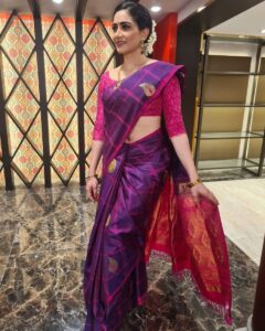 Komal Sharma Instagram - With light of beautiful diyas and the holy chants, may happiness and prosperity fill your life forever! Wishing you and your Family very happy and prosperous Diwali!

#Deewali #happydeepavali #dipawali #Saree #lights #diya