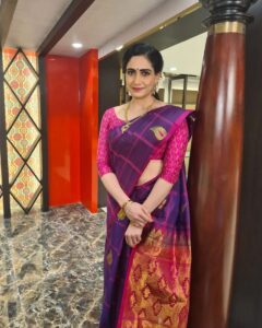 Komal Sharma Instagram - With light of beautiful diyas and the holy chants, may happiness and prosperity fill your life forever! Wishing you and your Family very happy and prosperous Diwali!

#Deewali #happydeepavali #dipawali #Saree #lights #diya