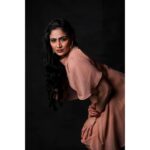 Komal Sharma Instagram - When the alluring essence, magnetizing eyes and the ravishing looks meet, the elegance becomes infinity. #ActressKomalSharma Pro - John sir @a._john_pro @komalsharmaj Clicks : @sureshsuguphotography Make Up: @artistry_by_abii Abinaya #actress #photoshoot #bollywoodactress #tamilactress #malyalamactress #actorslife #komalsharma