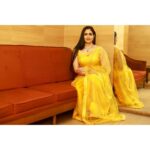 Komal Sharma Instagram - Yellow flower #actress #yellowsaree #model #viral #trending #photoshoot #komalsharma Captured by - @vivid_impressions__