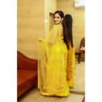 Komal Sharma Instagram - Yellow flower #actress #yellowsaree #model #viral #trending #photoshoot #komalsharma Captured by - @vivid_impressions__