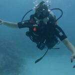 Komal Sharma Instagram - A leap into a different world 😍😍😍🧜‍♀️🧜‍♀️🧜‍♀️🪼🦦🦈 #scuba #scubadiving #komalsharma #addu #maldives Pro - @a._john_pro @actresskomalsharma Canareef Resort Maldives