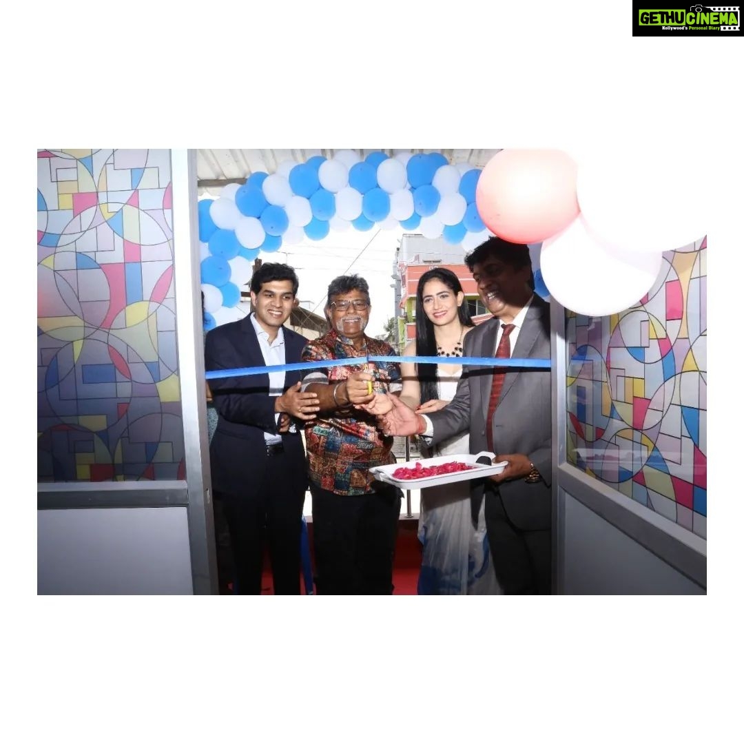 Komal Sharma Instagram - Akume health plus it is an innovative idea by Shri Keshav Acharya ji, Keshav ji's aim is to give international standard high superior quality medicines with competitive price. I was part of the inauguration as chief guest along with a fantastic, majestic and humble personality Shri BK Ravi IPS sir. I really wish Akume Health plus and Keshav Acharya ji for making this innovative idea a great success so many lives can benefit out of this. I wish all the beautiful souls who are behind this great goal. Thank you so much Keshav Acharya ji to make me part of this beautiful event