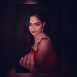 Komal Sharma Instagram – How gorgeous is this?

Pro – @a._john_pro
Captured by – @vajiravelunatarajan  @vsmartphotography
 Make up and Hair – @neeyumnaanumpromakeupacademy