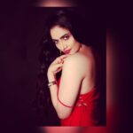 Komal Sharma Instagram – A smile is a curve that sets everything straight

PRO- @a._john_pro
Captured by – @vajiravelunatarajan @vsmartphotography
Make up and Hair by – @neeyumnaanumpromakeupacademy