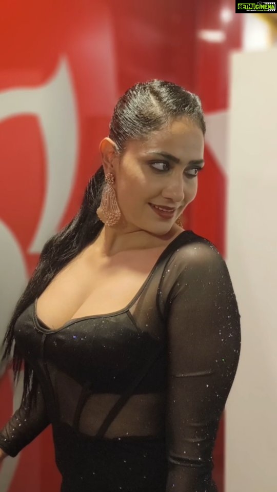 Komal Sharma Instagram - Stunning Entry 🔥 | #Actress | @actresskomalsharma | at #Kudimahaan Movie Family Show | Kamala cinemas Kamala Cinemas