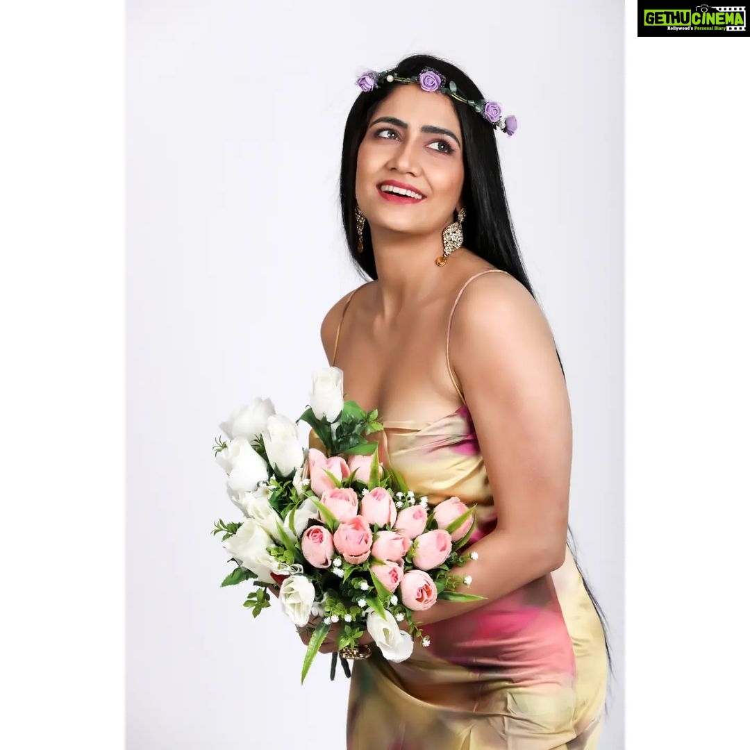 Komal Sharma Instagram - Lighten up, just enjoy life, smile more, laugh more, and don't get so worked up about things✨ Happy Sunday ❤️ Pro - @a._john_pro Captured by - @sureshsuguphotography #ActressLife #Modeling #barroz #bollywoodactress #malyalamactress #tamilactress #actress #shootmode #explore United Arab Emirates