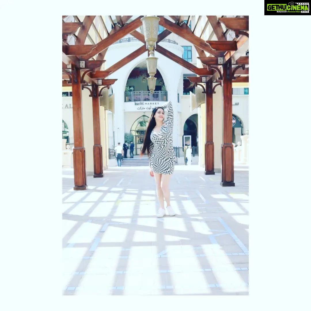 Komal Sharma Instagram - I just can’t help falling in love with Dubai.😍😍❤️❤️ Captured by - very talented @iamvaishakh Vaishak Vishwanath Pro - @a._john_pro Dubai Mall
