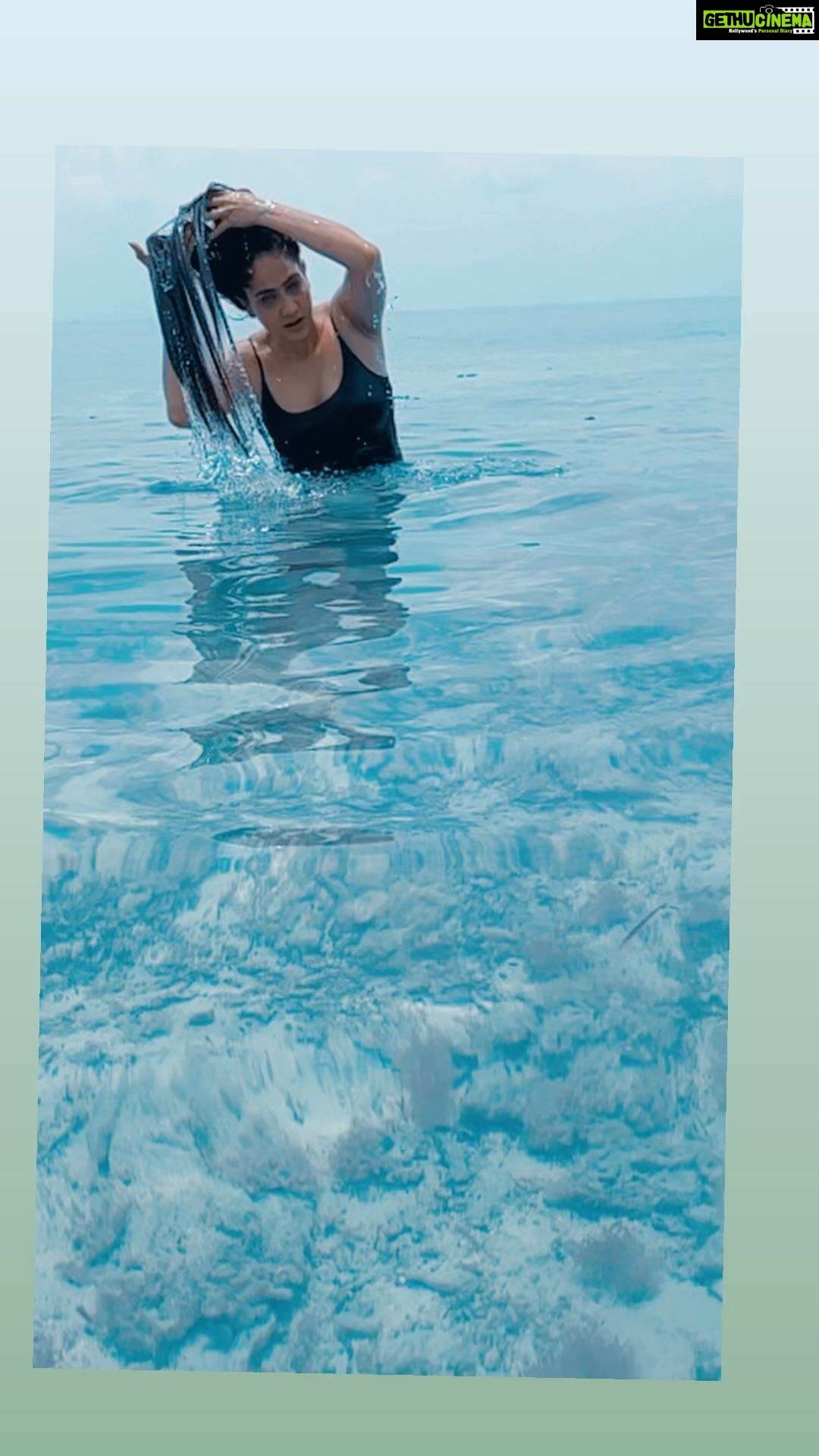 Komal Sharma Instagram - Mermaid kisses and starfish wishes. #actress #ActressKomalsharma #komalsharma #komalsharma Maldives #MaldivesTourism #Tourism #LoveMaldives #love#addu #visitmaldives @actresskomalsharma Pro - John sir @a._john_pro @mizbar