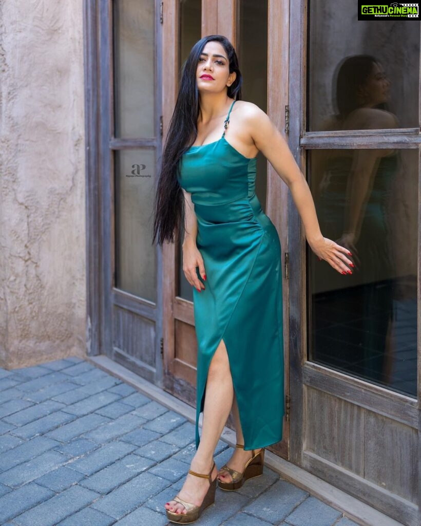 Komal Sharma Instagram - In Frame @actresskomalsharma 📸 @ayyapsphotography_dubai #dubai #mydubai #uae #myuae #dxb #india #actor #media #ayyapsphotography #tollywood #mollywood #tamil #tamilcinema #malayalamcinema #mohanlal #mohanlalfans #ashirvadcinemas #actorlife #ootd #fashion #indianactress #instagram #instagood #instalike #instadaily #southindianactress @alseefdubai @dubai @mydubai Al Seef, Dubai