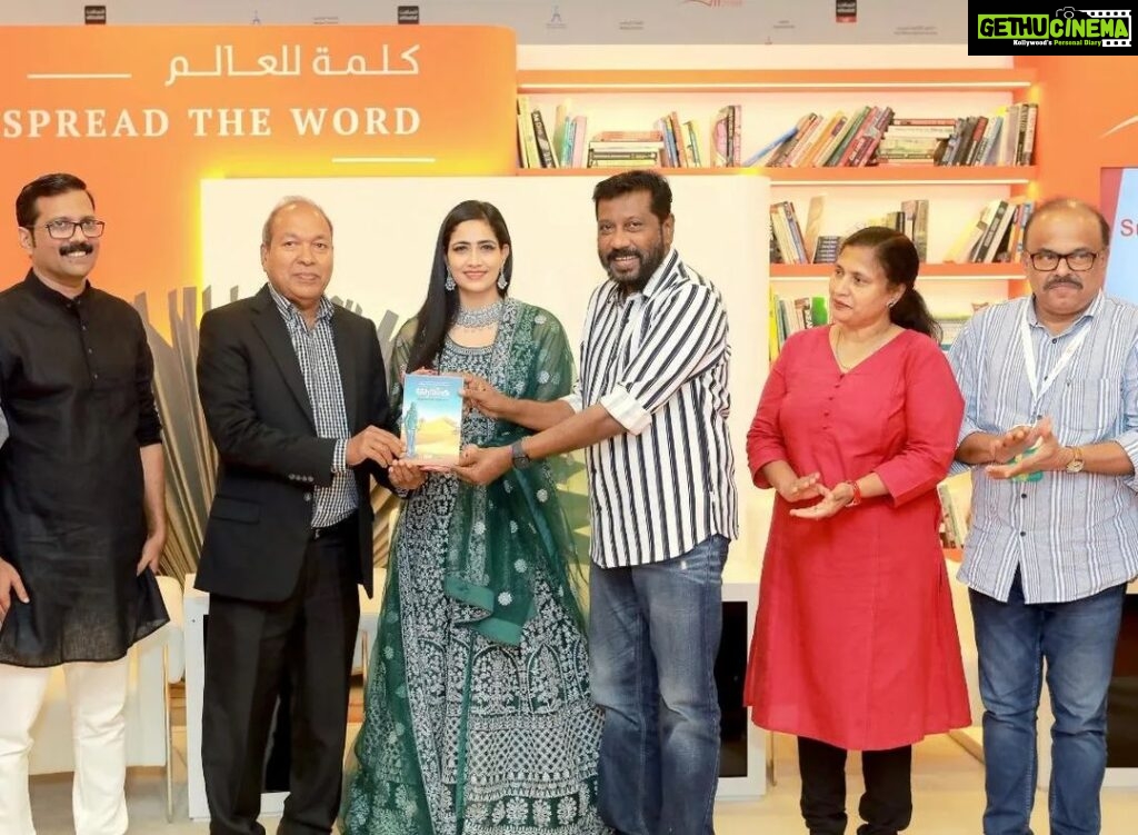 Komal Sharma Instagram - This children's day nothing could be more fulfilling then talking about child education especially about our girl children.. So honoured to be part of Aiysha book release author by Sulaiman Mathilakam @sulaiman_mathilakam, So delighted to share stage with legendary like minded people, I was aww struck with director Siddique sir's @directorsiddique Insight and deep knowledge about this..his speech was treasure.. Here is My insight about Ayisha book by Sulaiman Mathilakam He told this story not because it is unique,but because it is not It is a story of many girls It is for forgotten girl children,it is for frightened girl children who wants peaceful education It is for voiceless children who wants change The very first word of holy QURAN is word Ikkraa means read There are 66 million girls who are deprived of education Once a child is educated he/she is no longer handicapped and can achieve anything in his life It is not a time to pity them, but it becomes the last time that we see a children deprived of education We have taken many steps now it’s a time to take a leap I belive women empowerment is through a education. I was so moved because immediately after I have finished my speech so many women came forward to appreciate me, so fulfilling experience that it reached audience . Wishing you all a Happy Children's day 😀🙏 Congratulations Director Shaji Azzez sir @shajaziz for ur book launch too Pradhanpada pranya tapanila at #sharjahbookexpo @directorsiddique @sulaiman_mathilakam @shajaziz @din_arts25 Captured by - Shakir @shakkirpm
