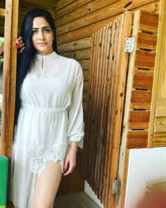 Komal Sharma Instagram - Where gorgeousness meets gracefulness beauty gets enlivened @a._john_pro 
#indianactress #bollywoodactress #malyalamactress #tamilactress #actorslife #shoot #whitedress