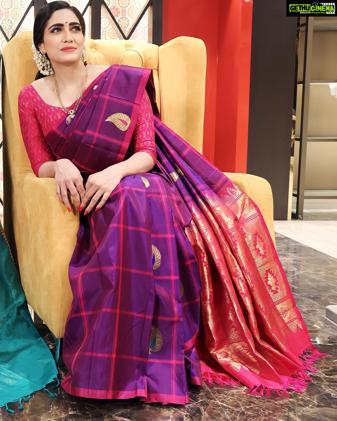Komal Sharma Instagram - My love for this timeless beauty is never-ending #komalsharma #saree #actresshot #cooptex