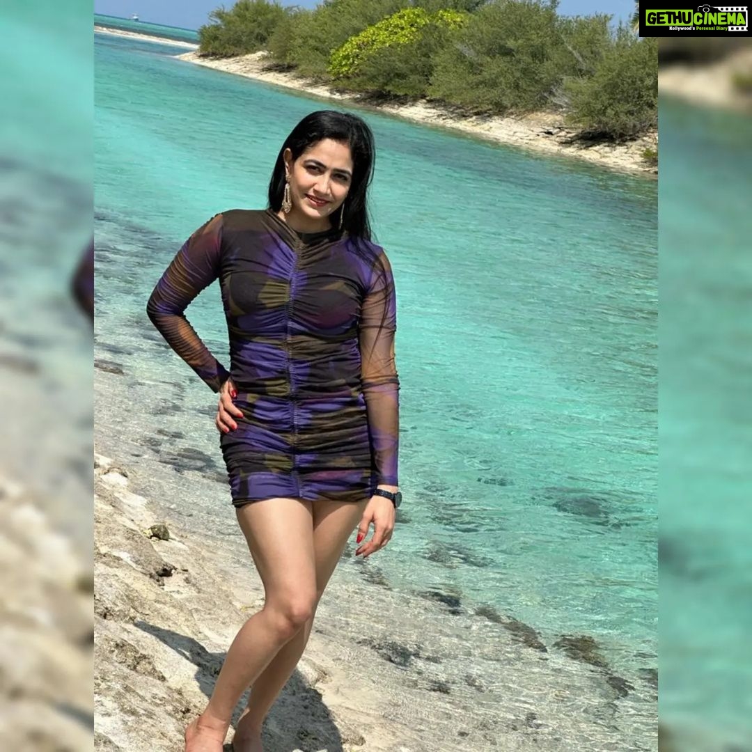 Komal Sharma Instagram - Lose yourself in a sea of blues #canareef #canareefresortmaldives #addu #lovemaldives #maldives #komalsharma #actress #explore #model #actresslife #model Pro - John @a._john_pro @actresskomalsharma Canareef Resort Maldives