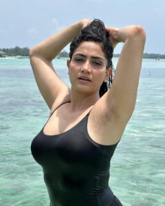 Komal Sharma Instagram - The sparks of gorgeousness with amidst the sparkling ambience. #ActressKomalsharma looks amazing in her recent clicks at #southpalmresorts in #Maldives

#MaldivesTourism #Tourism #LoveMaldives #love#addu #visitmaldives
Pro - @a._john_pro