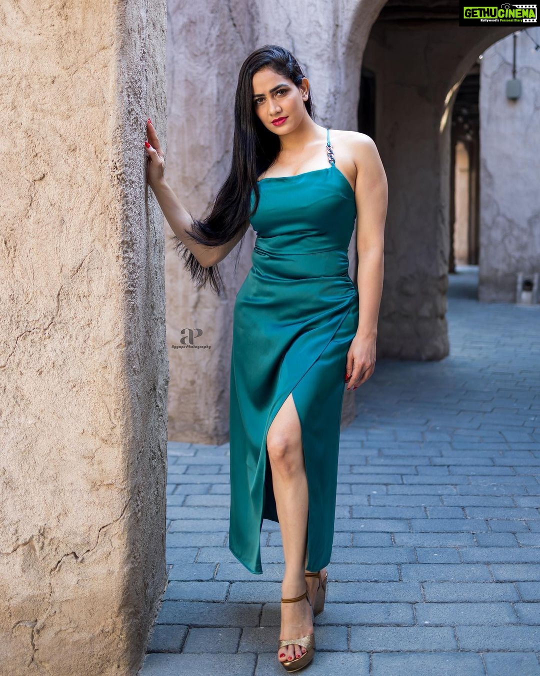 Komal Sharma Instagram - . In Frame @actresskomalsharma 📸 @ayyapsphotography_dubai #dubai #mydubai #uae #myuae #dubai🇦🇪 #india #actor #media #actorlife #indiancinema #tollywood #mollywood #tamilcinema #cinema #malayalamcinema #mohanlal #fashion #ootd #instagram #instagood #instadaily #instafashion #model #modellife #ayyapsphotography #trending @alseefdubai @dubai @mydubai #mohanlalfans Al Seef Dubai Creek