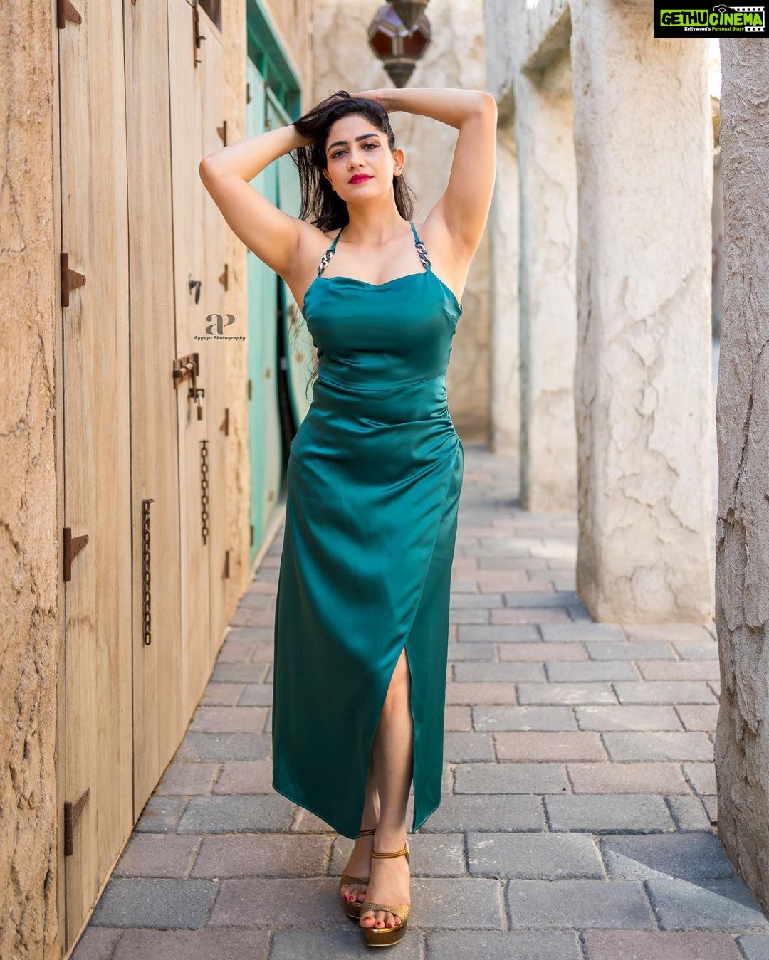 Komal Sharma Instagram - . In Frame @actresskomalsharma 📸 @ayyapsphotography_dubai #dubai #mydubai #uae #myuae #dubai🇦🇪 #india #actor #media #actorlife #indiancinema #tollywood #mollywood #tamilcinema #cinema #malayalamcinema #mohanlal #fashion #ootd #instagram #instagood #instadaily #instafashion #model #modellife #ayyapsphotography #trending @alseefdubai @dubai @mydubai #mohanlalfans Al Seef Dubai Creek
