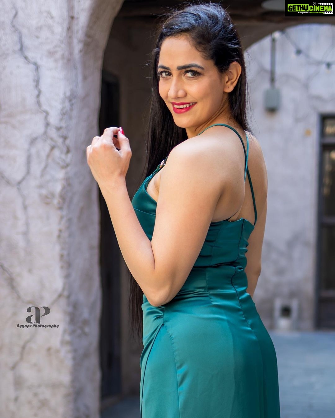 Komal Sharma Instagram - In Frame @actresskomalsharma 📸 @ayyapsphotography_dubai #dubai #mydubai #uae #myuae #dxb #india #actor #media #ayyapsphotography #tollywood #mollywood #tamil #tamilcinema #malayalamcinema #mohanlal #mohanlalfans #ashirvadcinemas #actorlife #ootd #fashion #indianactress #instagram #instagood #instalike #instadaily #southindianactress @alseefdubai @dubai @mydubai Al Seef, Dubai
