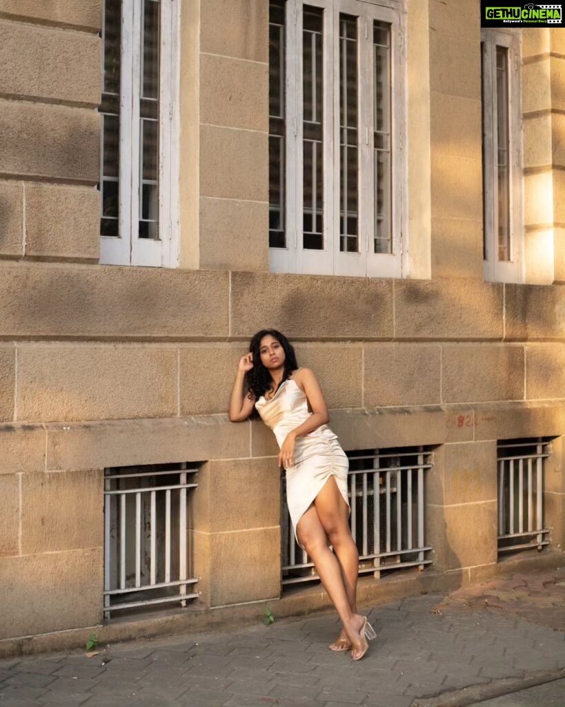 Krisha Kurup Instagram - @portraitsbyharnish Dress : @nautankirai - she makes me look and feel gorgeous ❤️