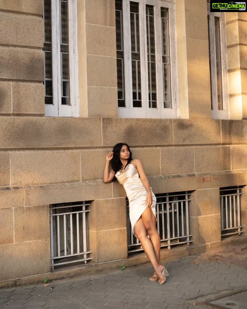 Krisha Kurup Instagram - @portraitsbyharnish Dress : @nautankirai - she makes me look and feel gorgeous ❤